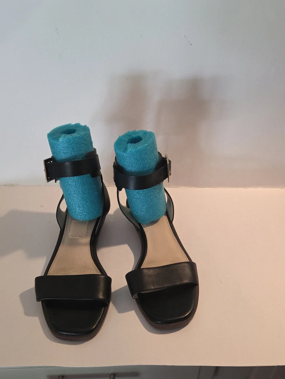 Cole Haan Avani Black Leather Ankle Strap Flat Sandals Gold Buckle Size 8 GUC
